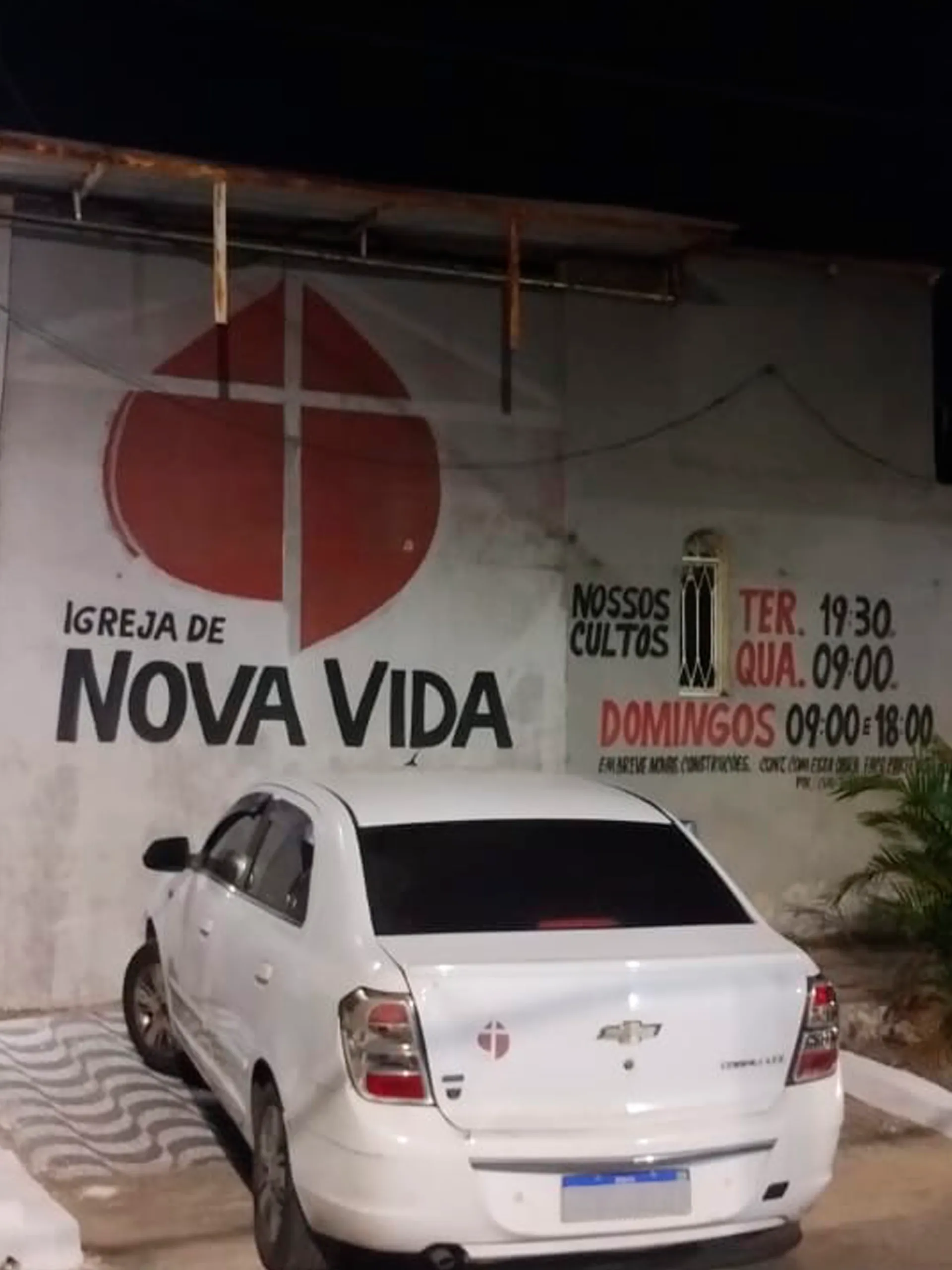 Culto cristão na Igreja de Nova Vida com fiéis reunidos em adoração
